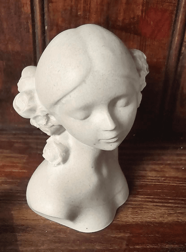 Stunningly beautiful hand moulded figurine 