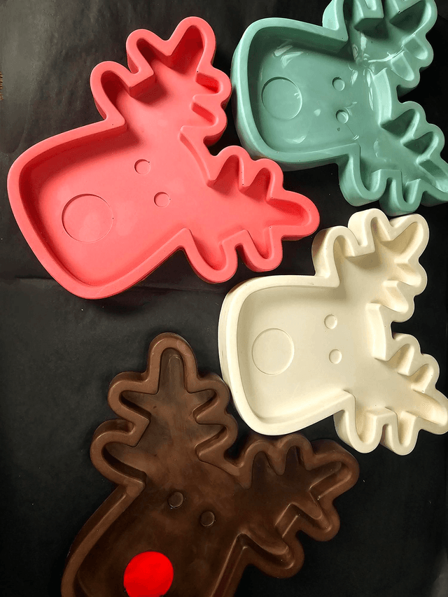 Reindeer plates 